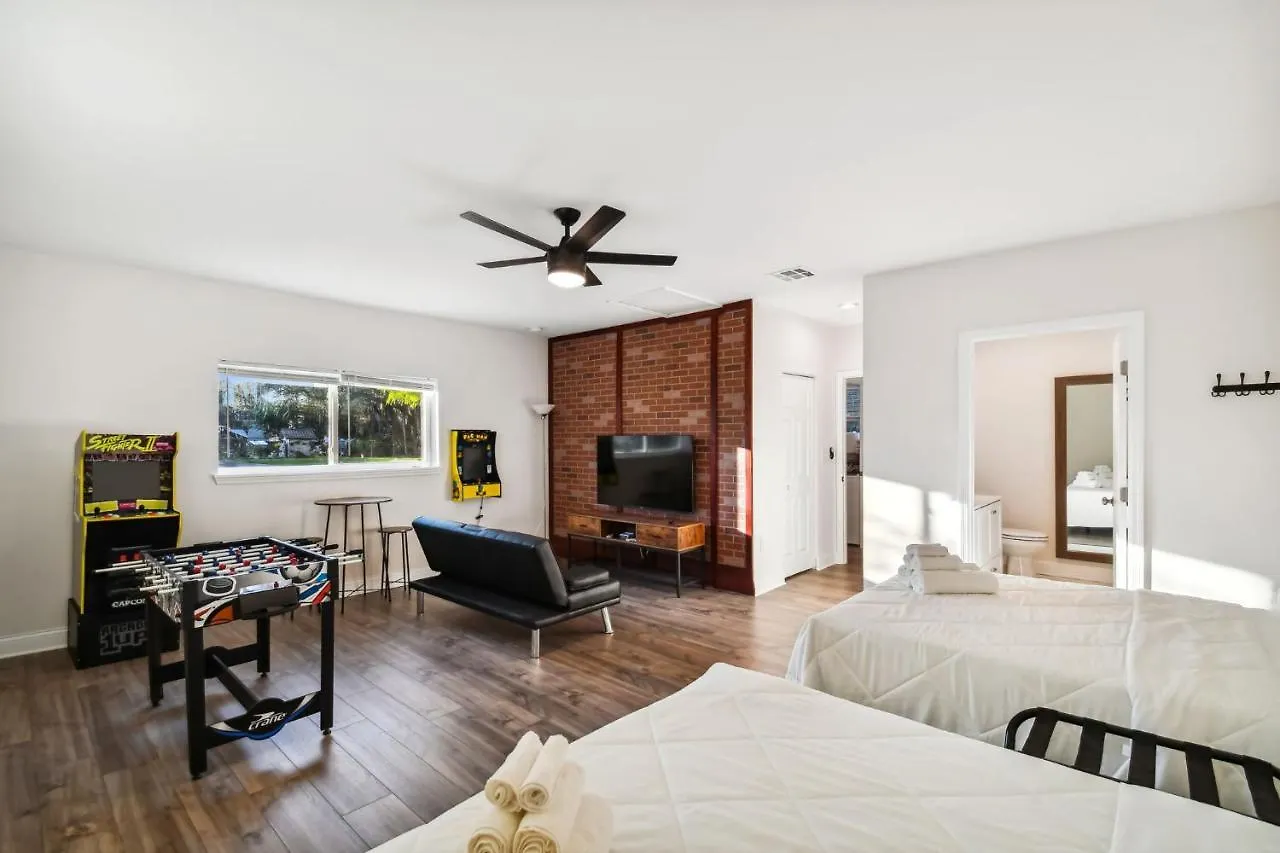 Plush Sheets, Games!, Huge Backyard, Massage Chair Tampa United States