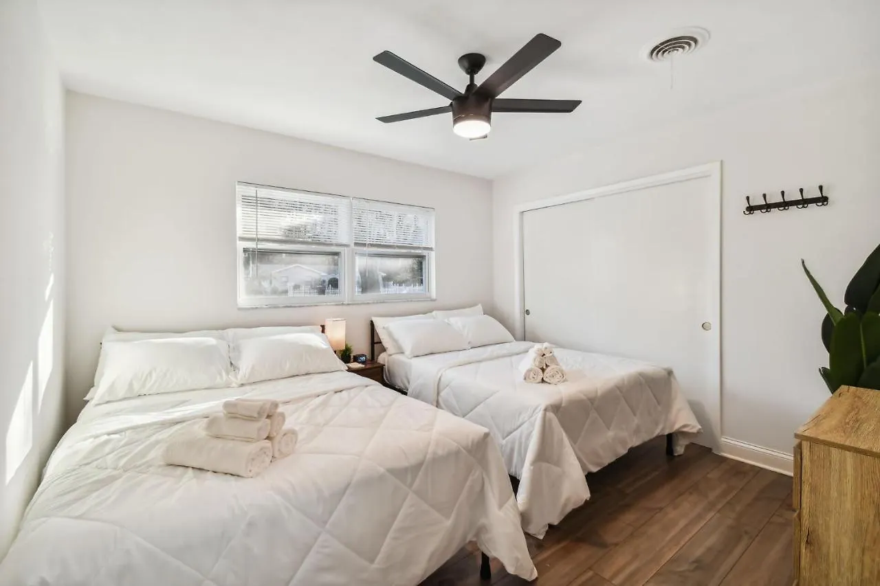Plush Sheets, Games!, Huge Backyard, Massage Chair Tampa United States