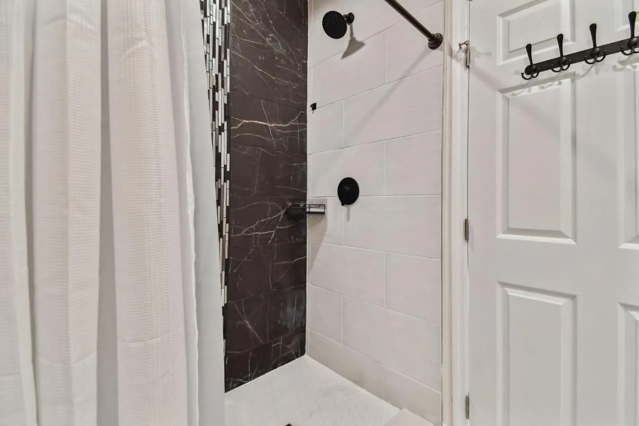 Plush Sheets, Games!, Huge Backyard, Massage Chair Tampa Holiday home