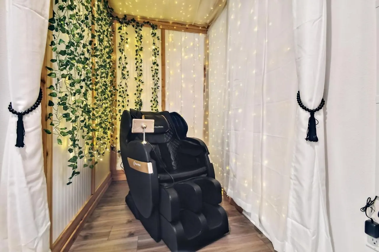 Plush Sheets, Games!, Huge Backyard, Massage Chair Tampa United States